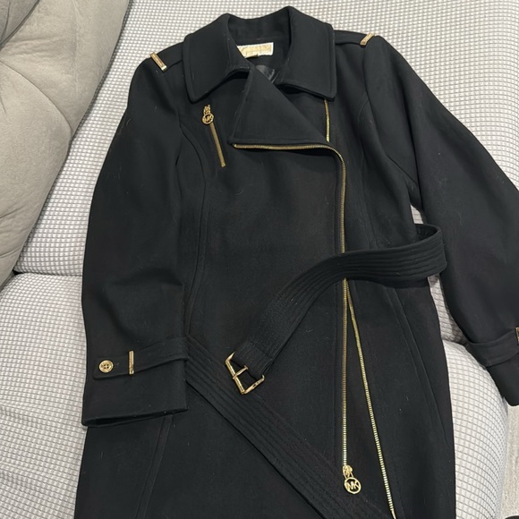 Womens Black and gold Michael Kors belted trench coat 🧥 size 10P. - Picture 4 of 5
